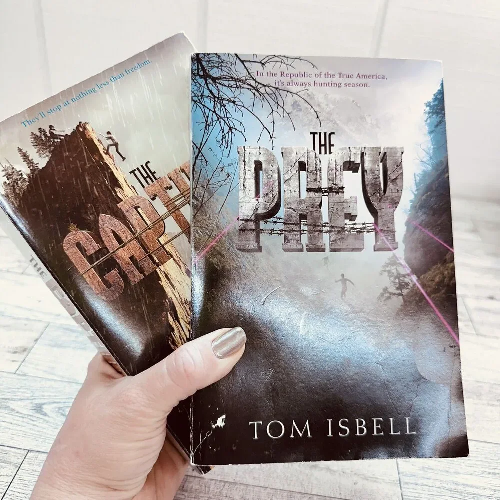 The Prey & Capture (Lot of 2) - Tom Isbell - Lot of 2 Paperback Novels